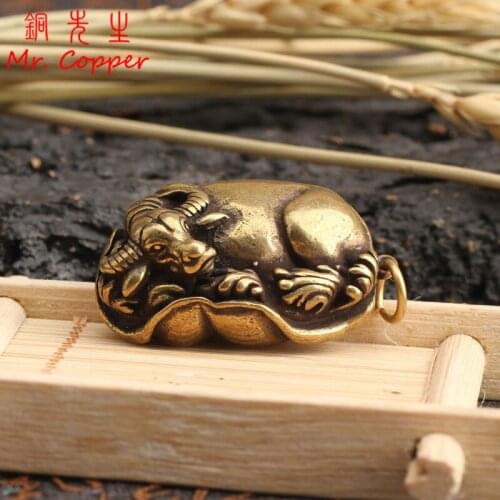 Antique Copper Sleeping Bull Miniatures Figurines Tea Pet Retro Brass Animal Cattle Statue Desk Decorations Keychains Pendants