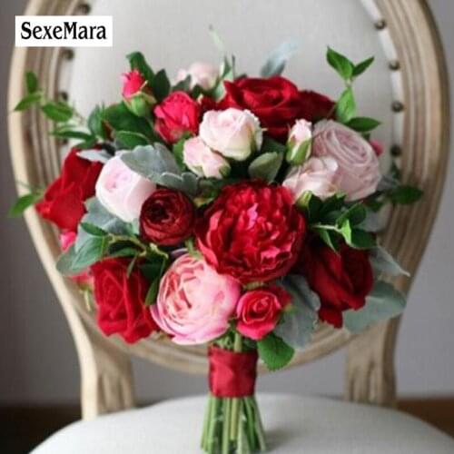 Red light pink simulation bride holding flower ball