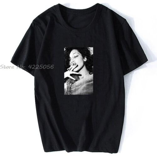 Bella Hadid Smoking Girl Weed Black White Model Hot Men Women Unisex T-shirt Print Fashion Men Cotton Tshirt Tees Streetwear