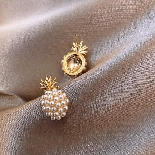 New Arrival Geometric Pearl Women Classic Stud Earrings Pineapple Pearl Earrings Female Fashion Earrings Female Jewelry