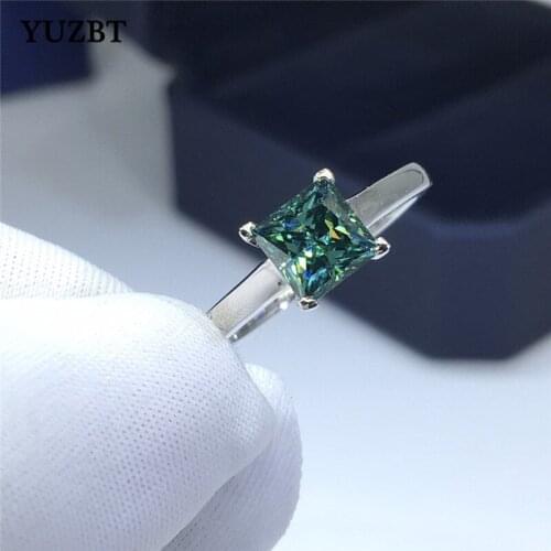 18K White Gold Plated 1 Carat Excellent Cut Diamond Test Past Square Green Moissanite Ring 925 Silver Princess Cut Gemstone Ring