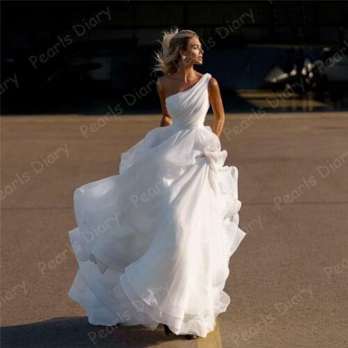 Charming Ruched Pleats Organza Wedding Dresses Elegant One Shoulder A Line Beach Bride Gowns Robe De Mariee Bridal Dress 2021