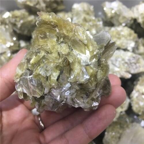 Amazing natural stones and minerals golden mica rough gemstone specimen healing crystals as collection for home&party decoration