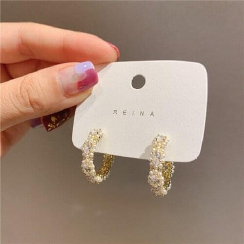 2020 New Fahion Womens Earrings Delicate Geometry Round Pearl Earrings for Women Bijoux Korean Party Jewelry Gifts Wholesale