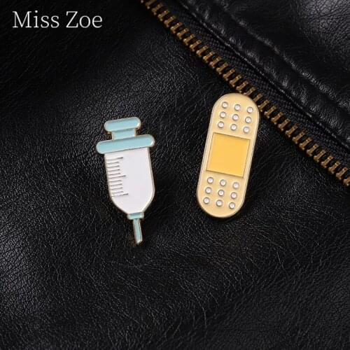 Medical Bandage Enamel Pin Cartoon Syringe Metal Badge for Backpack Hat Bags Accessories Jewelry Gift for Doctor Nurse Wholesale