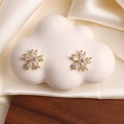 2020 Korea Best Selling Fashion Jewelry Exquisite Small Copper Inlay Zircon Flower Earrings Elegant Womens Daily Wild Earring