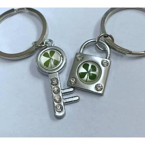 YQTDMY 10 pcs Personalized real four leaf clover lock key design vogue keychain