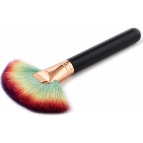 1pcs 4 Colors Bristles Makeup Brushes Large Fan Brush Blush Foundation Powder Kabuki Brush Soft Beauty Make up Brushes with Box