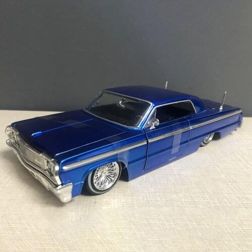 Diecast 1/24 Scale Chevrolet Impala American Muscle Car Alloy Model Car Classic Collection Display Vehicle Toys for Boys