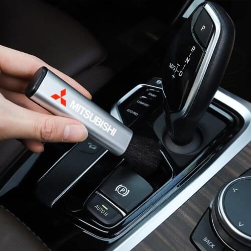 1Pcs Car Retractable Cleaning Brush Artificial Wool Soft Brush For Mitsubishi ASX Lancer L200 Pajero Attrage Xpander Mirage