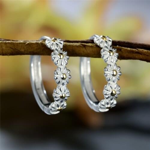 Vintage Gold Color Small Daisy Earrings Female Simple Fashion Flower Earrings Dainty 925 Sterling Silver Hoop Earrings For Women