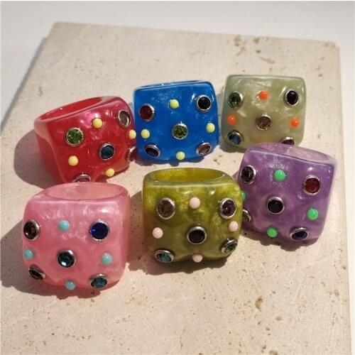 HUANZHI 2021 Trendy Colorful Acrylic Transparent Resin Flower Round Rings Golden Bead for Women Girls Travel Jewelry Gifts