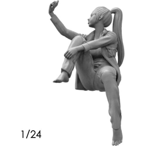 Resin Figure 1/24 Scale Model Kit Selfie Girl Dael Assembling Model Resin Kit Colorless Self-Assembled Toys 680
