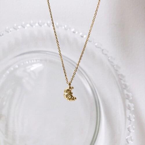 Gold Moon croissant pendant necklace for women cute minimalist necklace fashion