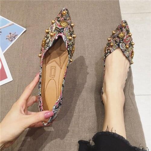 2021 New Spring Women Shoes Metal Rivets Decoration Pointed Toe Flats Fashion Graffiti Casual Ladies Loafers Zapatos De Mujer