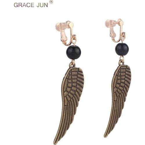 High Quality Alloy Material Wing Shape Clip on Earrings Without Piercing for Women Fashion Vintage Black Simulaed Pearl Ear Clip