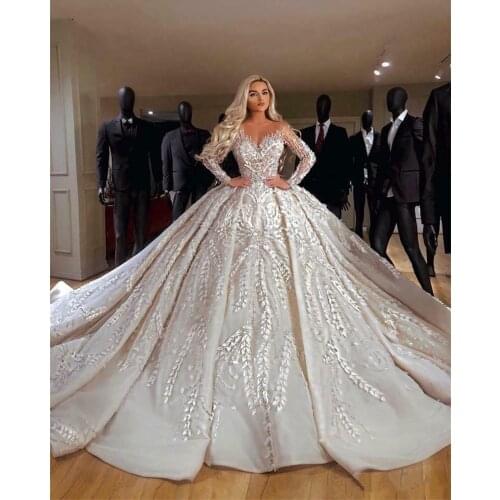 Luxury Dubai Wedding Dresses Ball Gown Sheer Jewel Neck Beaded Floral Appliqued Lace Bridal Gown Gorgeous Vintage Robe de mariée