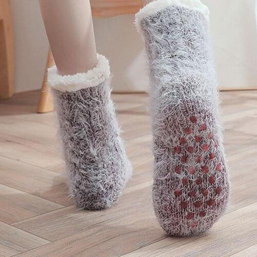 Cheap slipper socks women Luxury design womens fluffy slippers Sneaker home Yoga Socks soft Warm sleeping Slippers for home