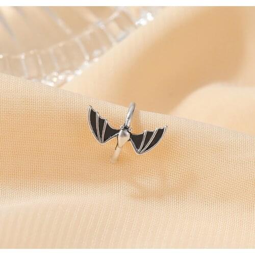 Halloween Without Pierced Bat Shaped Earrings for Women Wings Ear Bone Earcuff Clip Earrings No Pierced Ear Cuff Gothic Jewelry