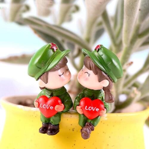 2pcs Resin Garden Figures Boys Girls Mini Model Miniature Cartoon Lovers Figurines Dolls Cake Toppers Decor Kids Toys Set Gift