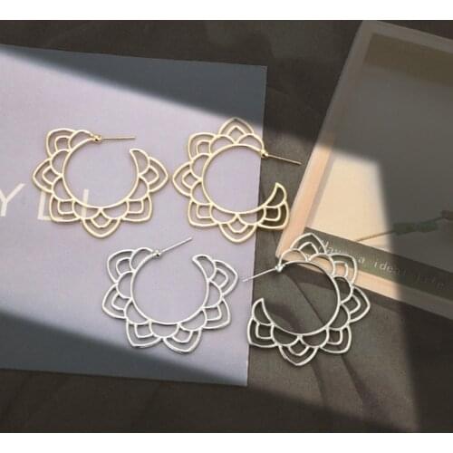 1 Pair Ethnic Hollow Lotus Earrings Female Bohemian Hoop Earrings Fashion Metal Flower Earring Daily Wear Ear Jewelry Gift