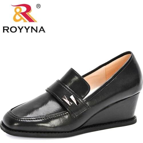ROYYNA 2020 New Arrival Ladies Fashion Solid Round Toe Wedge Heel Buckle Single Shoes Classics High Quality Shoes Woman Trendy
