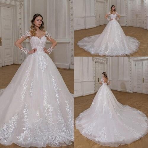 2020 Ball Gown Wedding Dresses Scoop Neck Long Sleeves Lace Appliques Bridal Gowns Button Back Sweep Train Wedding Dress