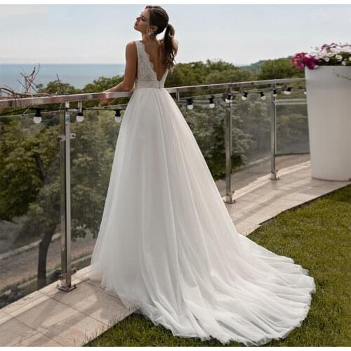 A Line Lace Tulle Wedding Dress 2021 Backless Outdoor V-Neck Sleeveless Princess Bridal Gown Plus Size Factory Price