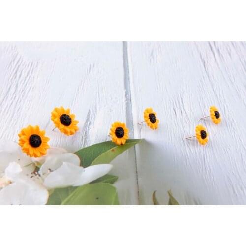 New Temperament Sunflower Stud Earrings Metal Stud Earrings Acrylic Earrings Flower Earrings Youth Simple Jewelry Girls Gift