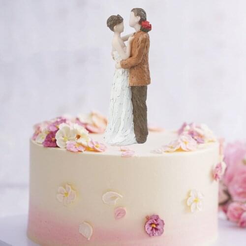 New Romantic Groom & Bride Marry Resin Couple Figurine Wedding Cake Topper Decoration Supplies Valentines Engagement Ornaments