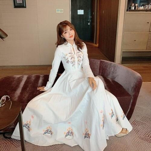 Chinese Style WOmen 2021 Spring Vintage cheongsam Floral Embroiered Long Sleeve Maxi Fit and Flare White Party Dress