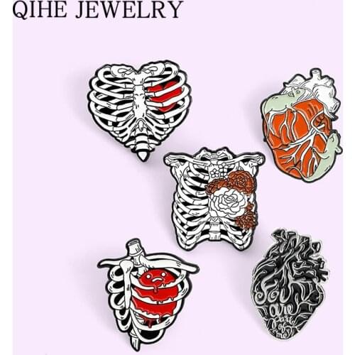 Heart Skeleton Enamel Pins Anatomical Sternum Brooches for Doctors And Nurses Punk Gothic Lapel Pin Badge Jewelry Gift Wholesale