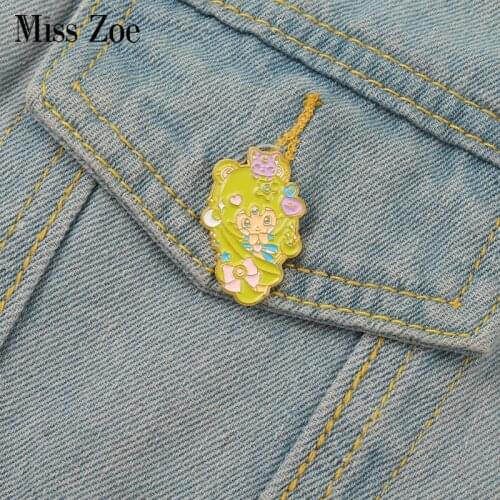 Miss Zoe Brooches Bow On Clothes