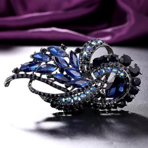 Zlxgirl jewelry Brand White rhinestone crystal Bridal Flower Brooches Jewelry Colares Womens Vintage scarf pins Brooch bijoux