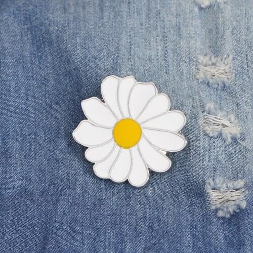 10PCS Cute White Yellow Flower Little Daisy Drip Alloy Brooch Badge Silk scarf Buckle Women Jeweley Accessories Gift For Friends