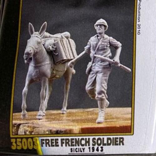 1/35 Resin Model figure GK Soldier Free French Soldier with mule Military theme Unassembled and unpainted kit