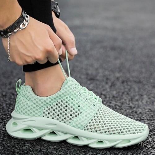 2021 New Outdoor Lightweight Man Running Shoes Mesh Breathable Soft Thick Sole Hole Bottom Training Shoes Male Athletic Sneakers