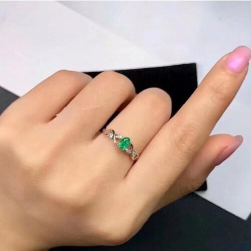 Womens new 925 silver ring natural emerald simple and atmospheric style is the best choice for gifts to friends