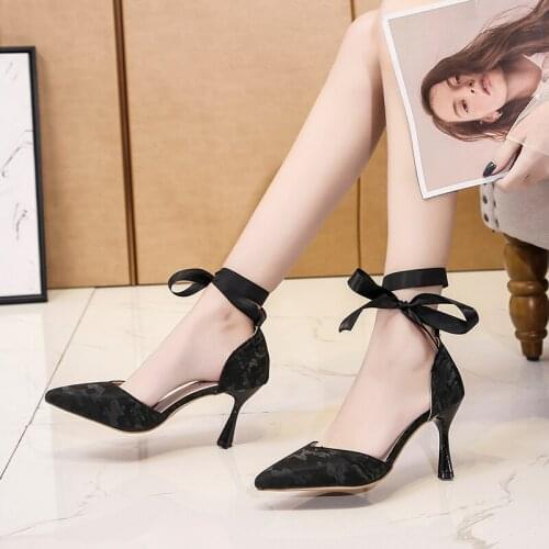 2020 Womens Bridal Wedding Shoes Silk Elegant High Heel Shallow New Ribbon Womens Pointed Toe High Heels High Heels W32-50