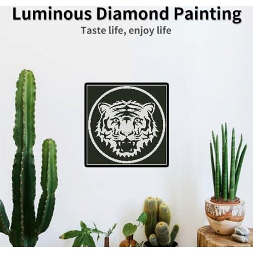 Full Square/Round Drill 5D Diy Diamond Painting Tiger Beauty With Glow In Dark Rhinestones Diamond Mosaic Cute Animal Home Decor