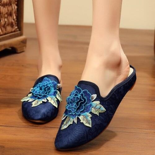 Chinese Style Embroidered Flower Sandals Women Slippers Mule Women Summer Shoes Fashion Baotou Womans Slippers Lady Comfort Shoe