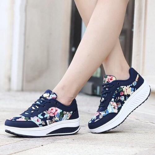 Women Casual Shoes Printed Women Canvas Shoes Tenis Feminino 2019 New Arrival Fashion Lace-up Platform Women Sneakers XKD7051