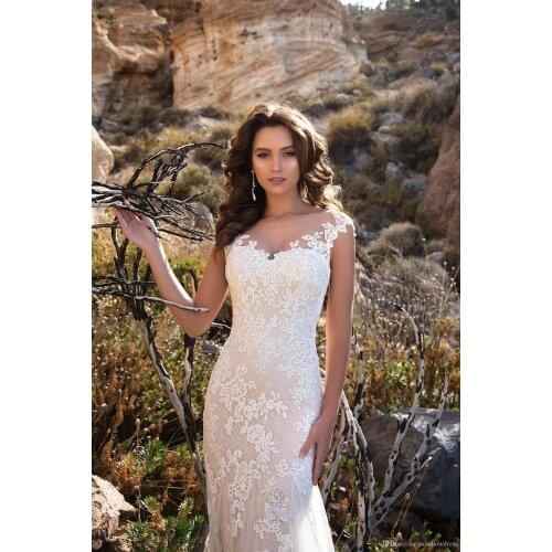Elegant Lace Mermaid Wedding Dresses Sheer Cap Sleeves Lace Applique Sweep Train Wedding Bridal Gowns With Buttons