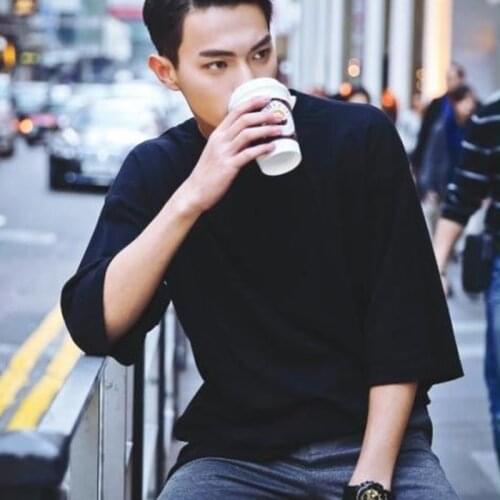 Japanese solid color loose middle-sleeved mens round neck T-shirt summer men and women lovers bottoming shirt increase fat bat