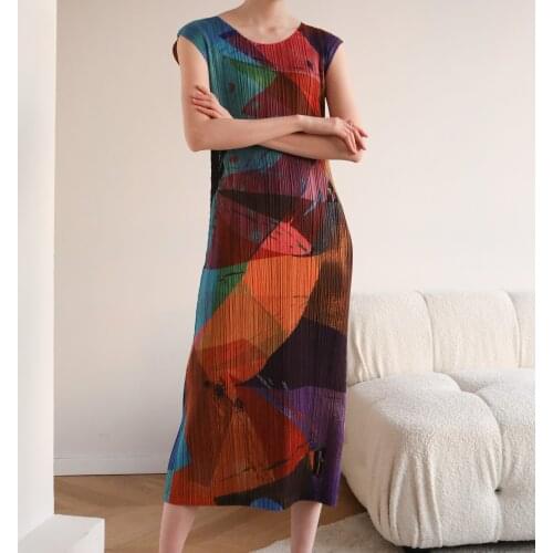 Manufacture direct supply 2021 Miyake pleated summer slim body buttock geometric graffiti high-end round collar print skirt
