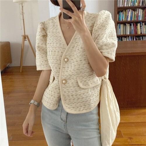 Chic Fashion Minority Temperament Small Fragrance Contrast Color Bound V-Neck Bubble Sleeve 2021 Women Short Coat