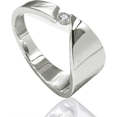 The new design is unique, with a smooth zircon ring and an elegant ring, as well as a womens birthday gift jewellery party