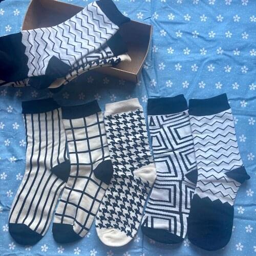 Women Cotton Ankle Socks Running Sport Cushion Socks Thicken Winter Feet Warmer Breathable Cute Geometry Girls Calf Socks