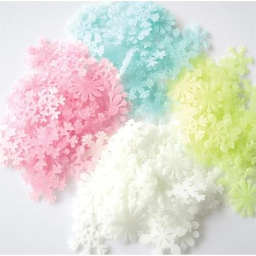 A Set 50pcs Kids Bedroom Fluorescent Glow In The Dark Snowflake Wall Stickers Removable Waterproof Non-toxic Room Decor