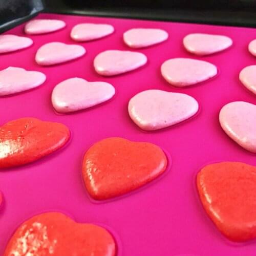Red Macarons 42-cavity Macaron Maker Baking Moulds Set Tools Oven Use Hearts Shape Muffin Oven Pad Microwave Refrigerator Mat